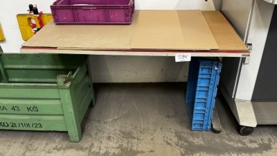 1 Schreibtisch